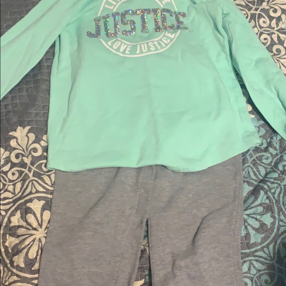 •Sweatshirt/Sweatpants
